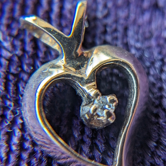 Solid 10K Gold Vintage Open Heart Pendant With Natural Earth Mined Diamond - Picture 6 of 8